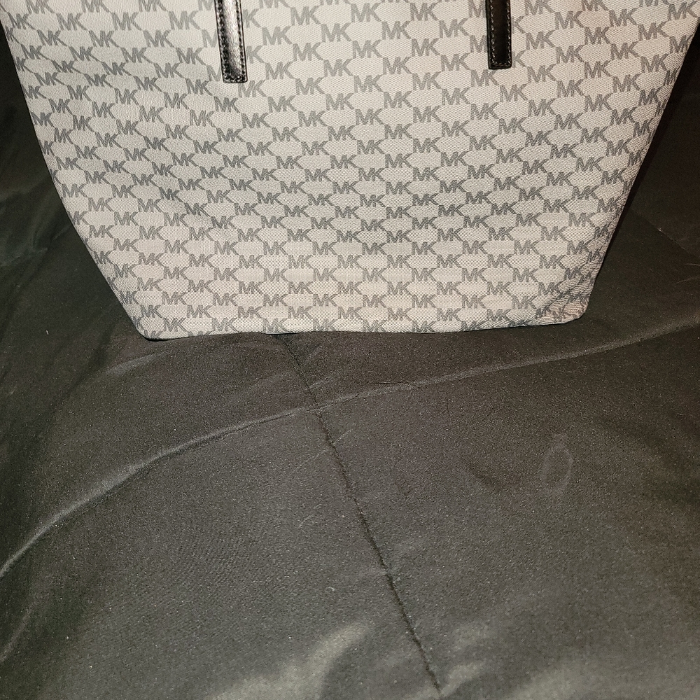 Women's Handbag - Picture 2 of 4